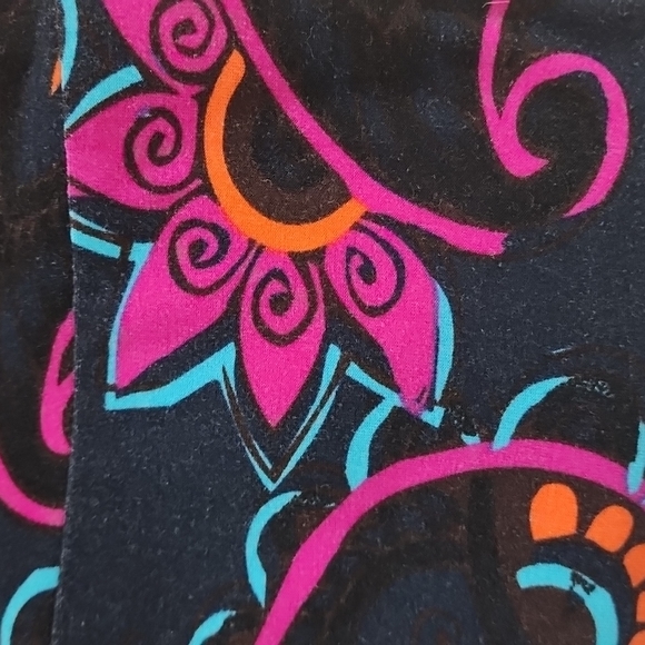 LuLaRoe Leggings - Tall & Curvy - Purple Rose - Picture 3 of 3